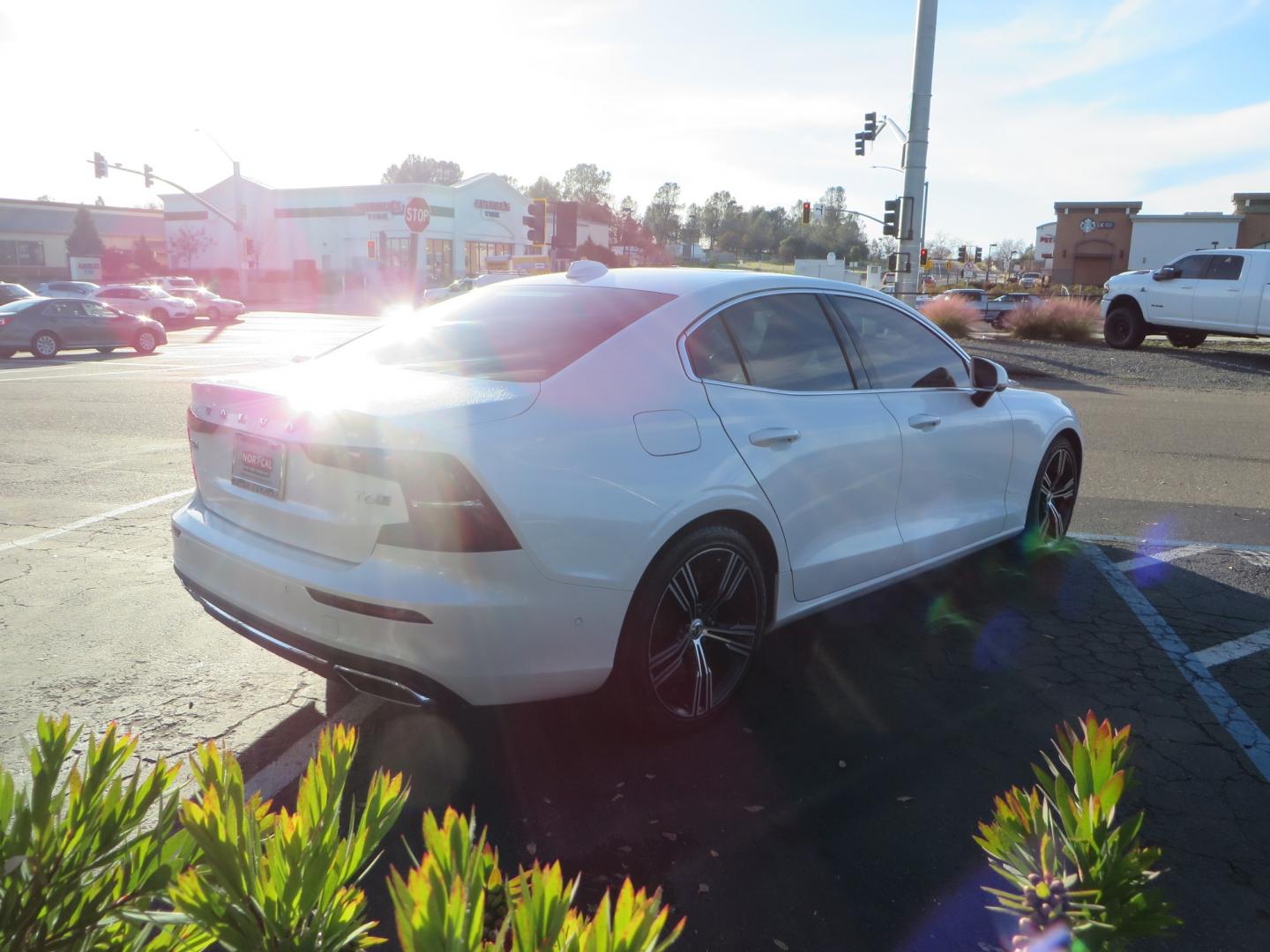 2019 White /BROWN Volvo S60 Inscription (7JRA22TL8KG) with an 4-Cyl, Drive-E, Turbo, Supercharged, 2.0 Liter engine, Automatic, 8-Spd Geartronic w/Adaptive Shift transmission, located at 2630 Grass Valley Highway, Auburn, CA, 95603, (530) 508-5100, 38.937893, -121.095482 - Photo#4